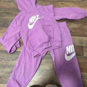 Girls NIKE Purple Hoodie & Sweatpants outfit